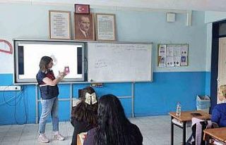 Jandarma, kadınları KADES konusunda bilgilendirildi