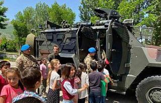 Jandarma personeli öğrencilerle bir araya geldi