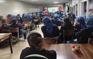 Jandarma’dan annelere UYUMA eğitimi