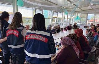 Jandarma’dan kadınlara KADES eğitimi