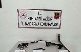 Kaçak kazı yaparken jandarmaya yakalandılar