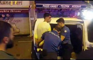 Kadıköy’de bir şahıs mekanın güvenlik görevlisini...