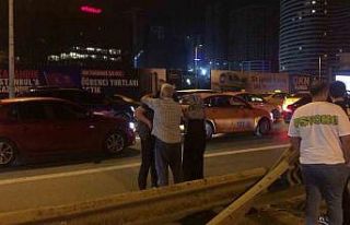 Kadıköy’de kontrolden çıkan otomobil bariyere...