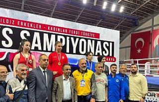 Kağıtsporlu boksörler 3 bronz ile döndü