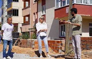 Kaldırım çalışmalarını yerinde inceledi