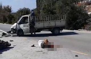 Kamyonet ile motosiklet çarpıştı: 1’i ağır...