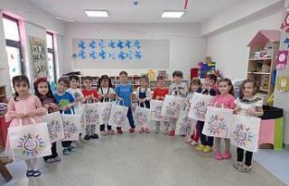 Kansere dikkat çekebilmek için 140 öğretmen ve...