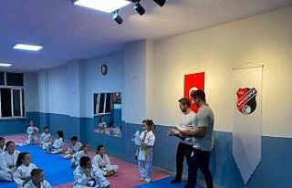 Karateciler kuşak sınavında ter döktü