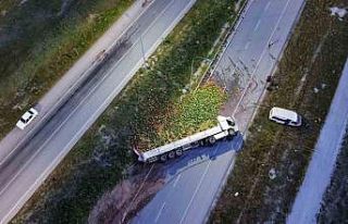 Karayolu karpuz yüzünden ulaşıma tek yönlü kapandı