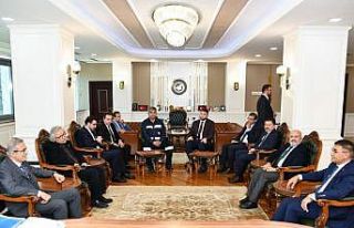 KARDEMİR Yönetim Kurulu Başkanı Demir, Vali Gürel...