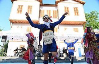 Karesi Atatürk Evi’nde ‘Efeler ve Türküler’...