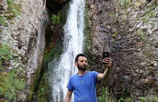 Karnavas şelalesi büyülüyor