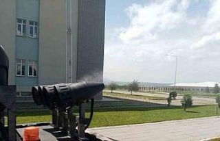 Kars Belediyesi park ve bahçeleri ilaçlıyor