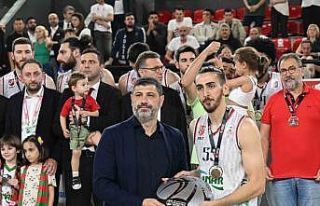 Karşıyaka, futbol ve basketbolda çok farklı