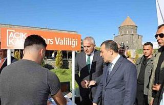 Kars’ta Açık Kapı standı açıldı