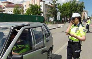 Kars’ta emniyet kemeri takmayan sürücülere ceza...