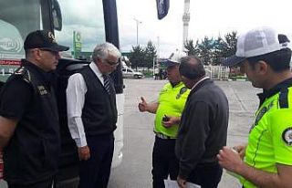 Kars’ta sürücülere ve yolculara trafik kuralları...
