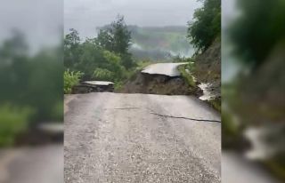 Kastamonu’da kuvvetli sağanak sebebiyle yol ve...