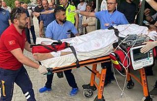Kavgada göğsünden bıçaklandı, hava ambulansı...