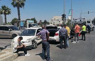 Kavşakta zincirleme kaza: 4 yaralı