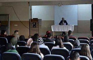 Kaymakam Tan, Kariyer Günü etkinliğinde öğrencilerle...