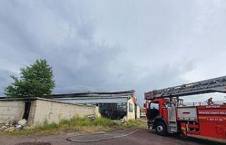 Kayseri’de fabrika yangını: Ekiplerin müdahalesi...