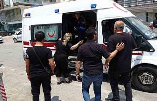 Kazada oğlu yaralanan baba, sağlık ekiplerinin...
