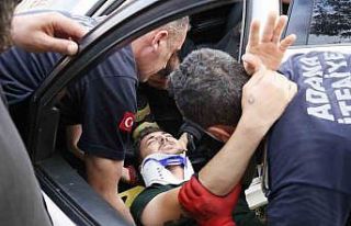 Kazada sıkışan yaralı sağlık çalışanı itfaiye...