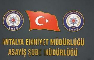 Kendisini polis olarak tanıtıp yabancı uyruklu...