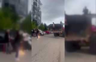 Kepçe operatöründen kepçeli evlenme teklifi