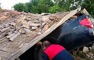 Keşan’da evin duvarına çarpan kamyonetin sürücüsü...