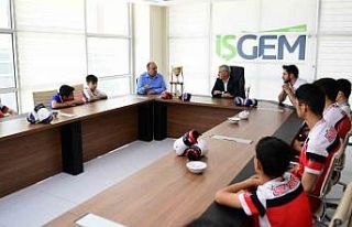 Kick-Boks takımının şampiyon sporcularını ağırladı