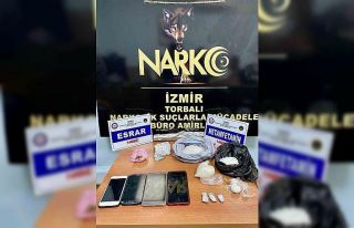 Kiraladıkları dairede uyuşturucu satarken yakalandılar