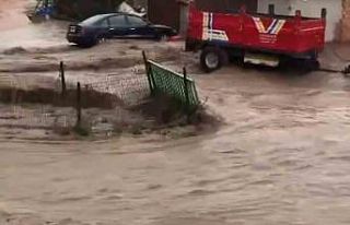Kırıkkale’de sel felaketi: Duvarları yıkılan...
