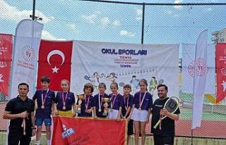 Kırklarelili minik tenisçiler Türkiye şampiyonu...