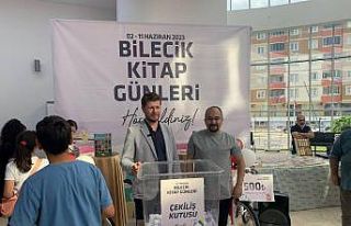 Kitap Kafe açılışında çekilişe katılan şanslı...
