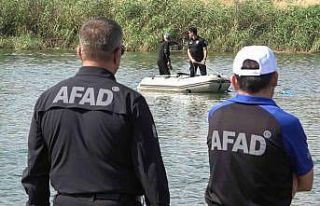 Kızılırmak’a düşen topu almak için suya giren...