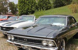 Klasik otomobil tutkunları İzmir’de buluştu