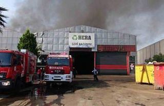 Kocaeli’de geri dönüşüm tesisindeki yangın...