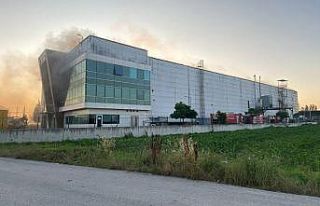 Kocaeli’de geri dönüşüm tesisindeki yangın...