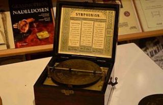 Koleksiyoner Raif Kara, geçmişin seslerini geleceği...