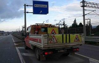 Kontrolden çıkan otomobil bariyere çarptı: 4 yaralı