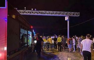 Kontrolden çıkan otomobil karşı şeride geçti:...