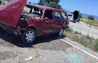 Kontrolden çıkan otomobil karşı şeride savruldu:...