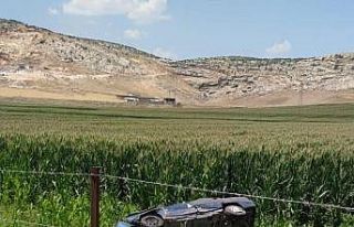 Kontrolden çıkan otomobil yol kenarına savruldu:...