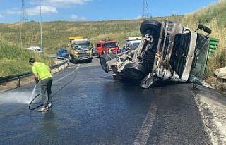 Kontrolden çıkan tır yan yattı: Kimyasal madde...