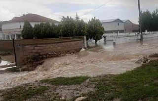 Konya’da şiddetli yağmur sele neden oldu