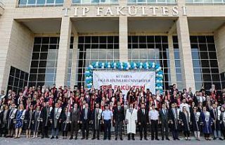 KSBÜ Tıp Fakültesinden mezun olan 104 öğrenci...