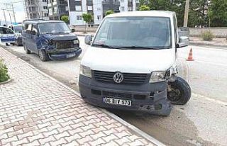 Kulu’da minibüslerin çarpıştığı kaza ucuz...