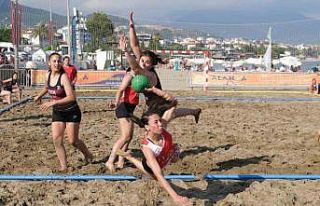 Kum da hentbol şöleni gerçekleştirildi